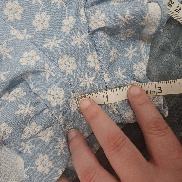 BCBG Blue Floral Ruffle Stretch Shorts! - Picture 5 of 5